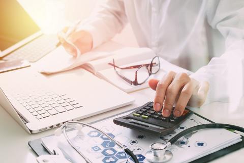 Engager un expert-comptable pour la gestion financière d’une clinique privée : les avantages