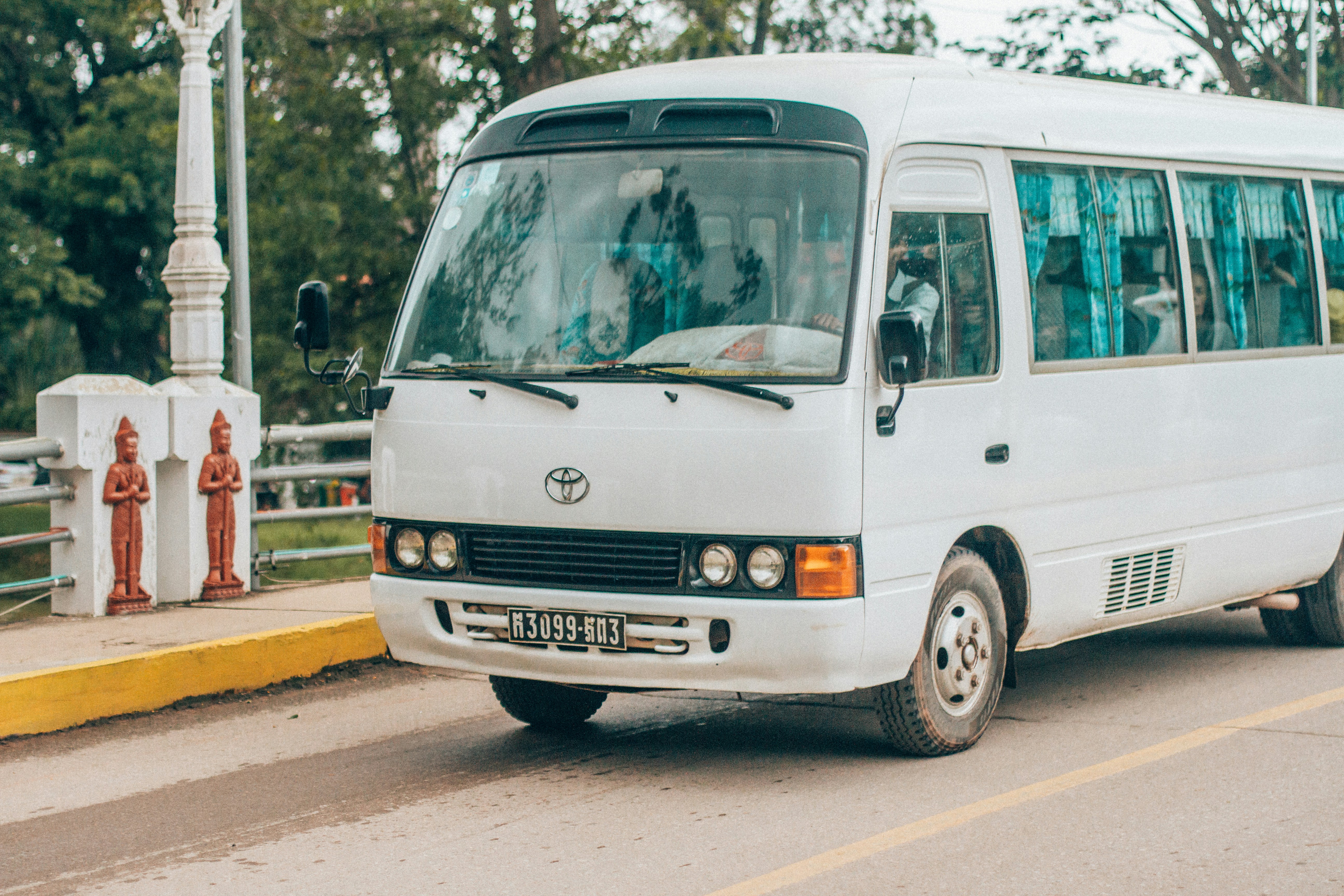 Voyagez en groupe confortablement : louez un bus ou un minibus avec chauffeur