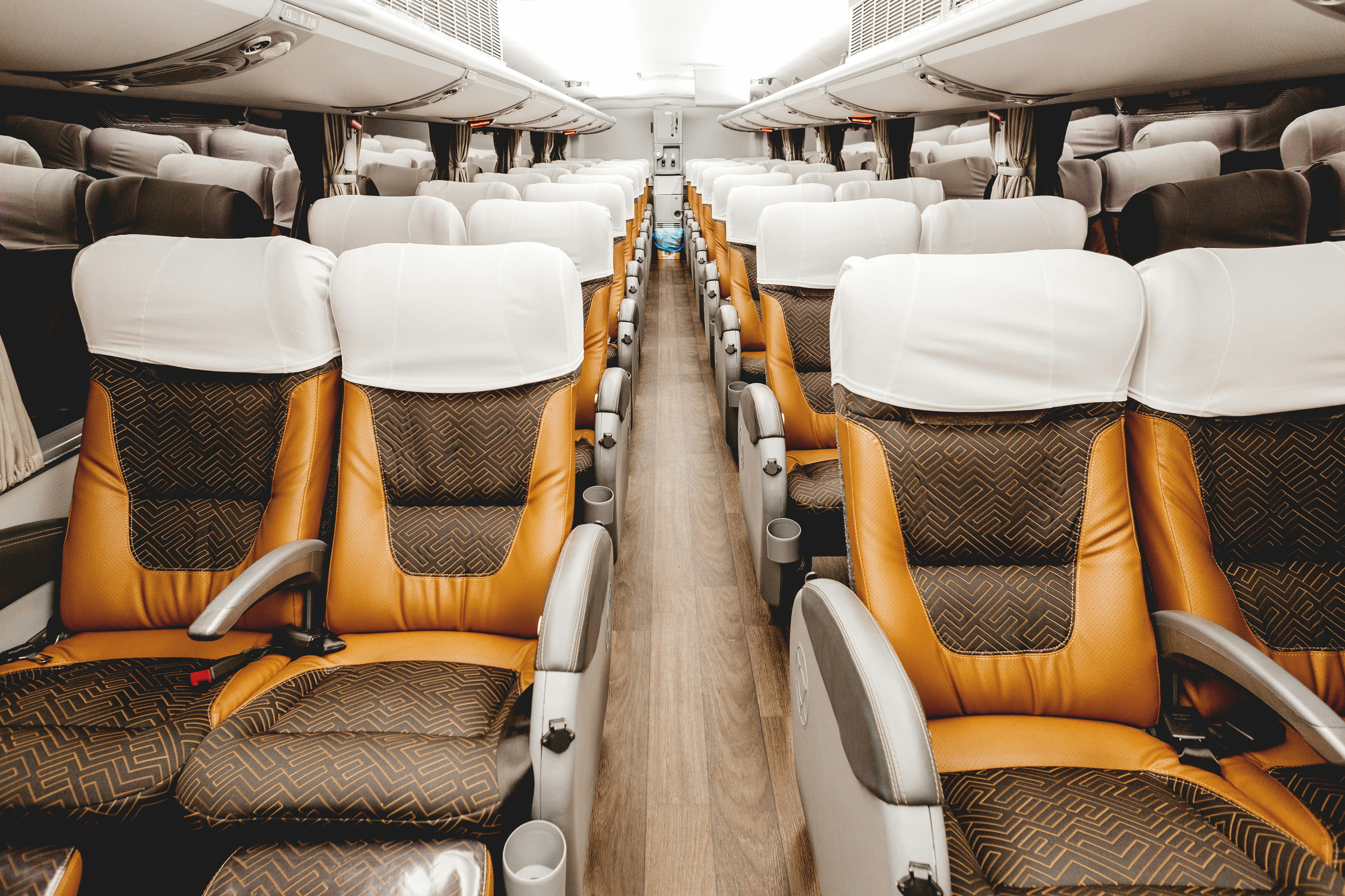 Voyagez en groupe confortablement : louez un bus ou un minibus avec chauffeur