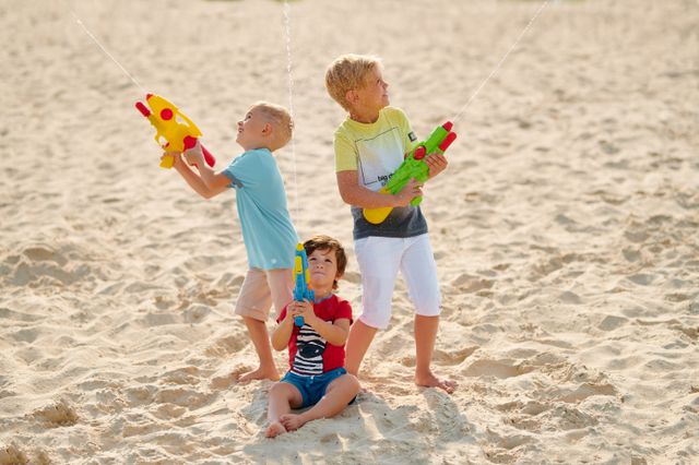 Mode garçon vacances : indispensables tendance été